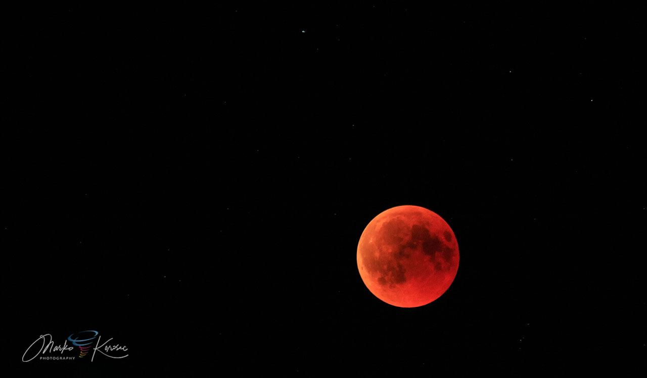 blood-moon-2021-total-lunar-eclipse-red