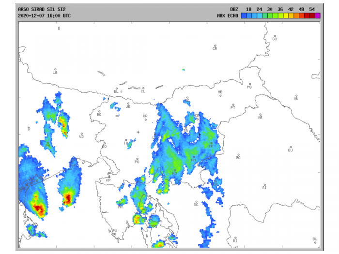 storm-tornado-trieste-italy-winter-radar-1600