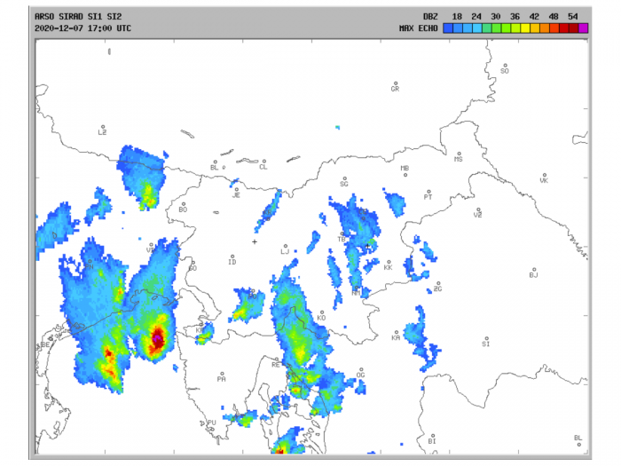 storm-tornado-trieste-italy-winter-radar-1700
