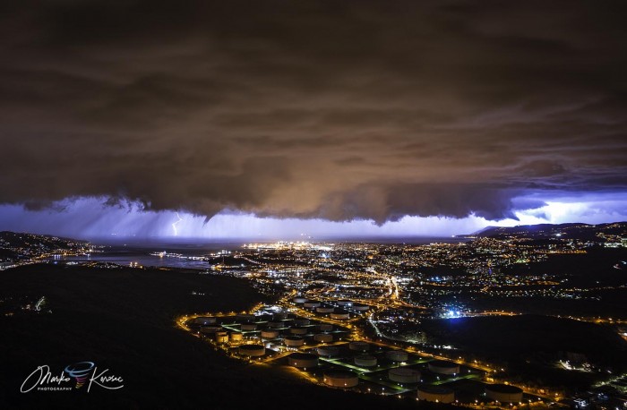 storm-tornado-trieste-italy-winter-structure