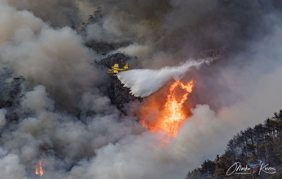 monte-amariana-wildfire-containment-tolmezzo-carnia-italy-august-2026-canadair-fire