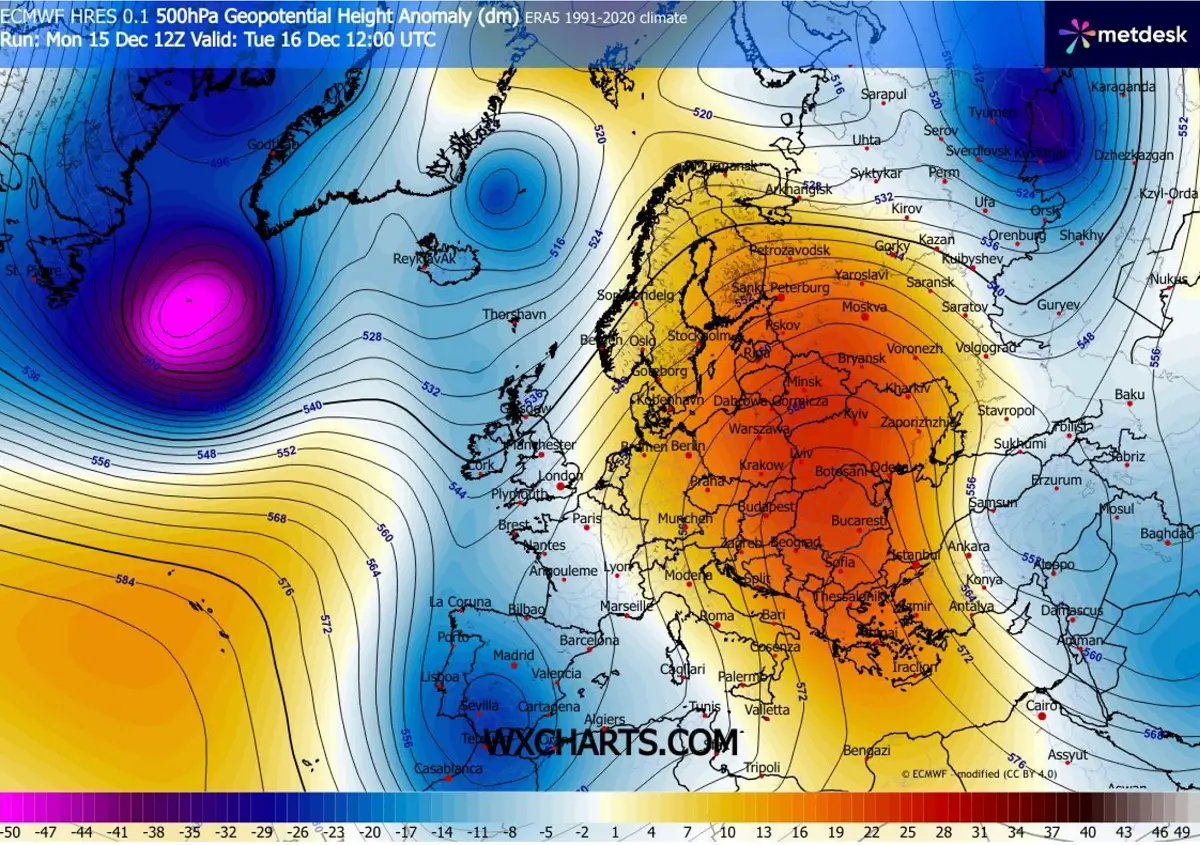 north-atlantic-bomb-cyclone-polar-vortex-split-arctic-cold-canada-december-2025-pattern-tuesday