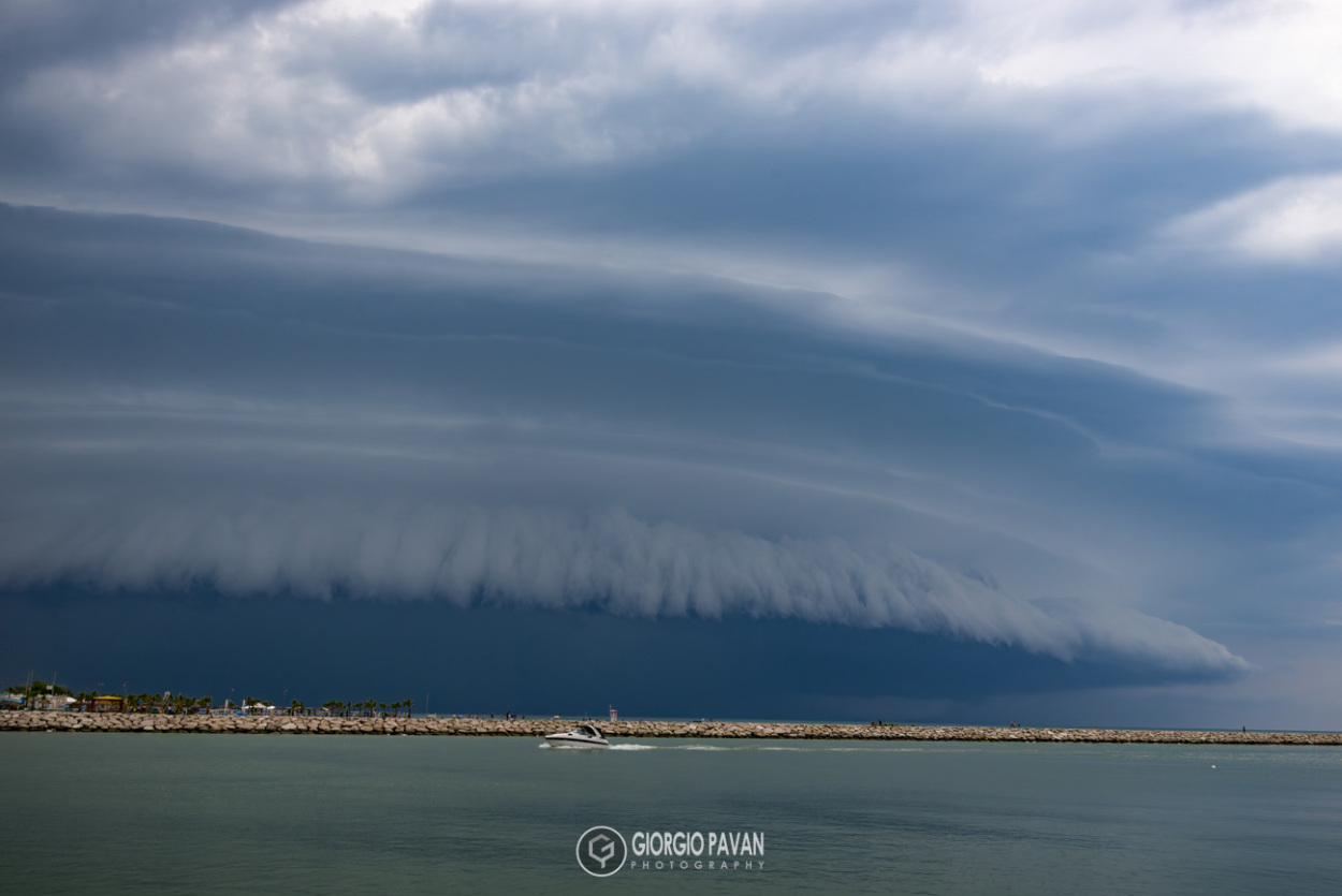 giorgio-pavan-shelf-cloud.jpg