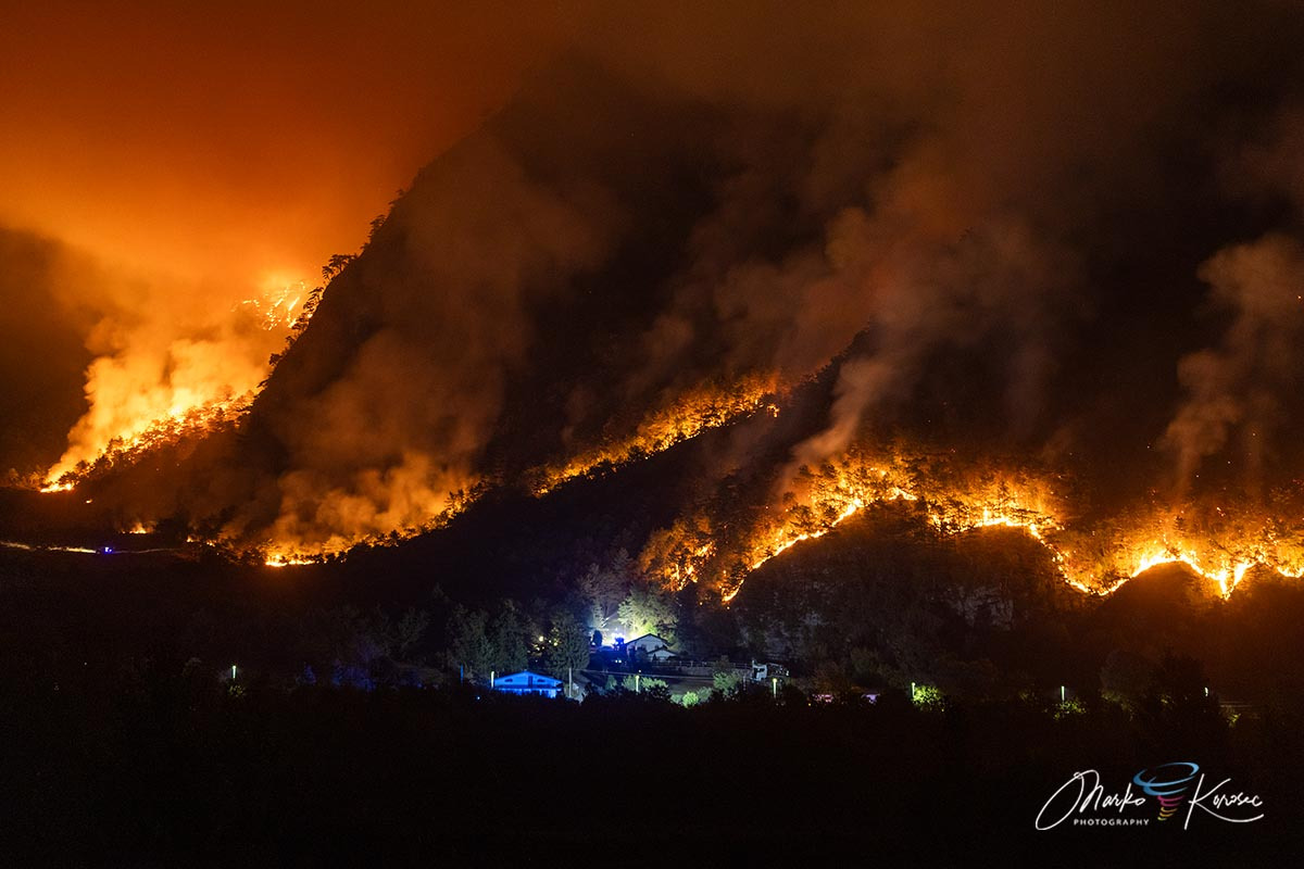 monte-amariana-wildfire-containment-tolmezzo-carnia-italy-august-2026-fire-line