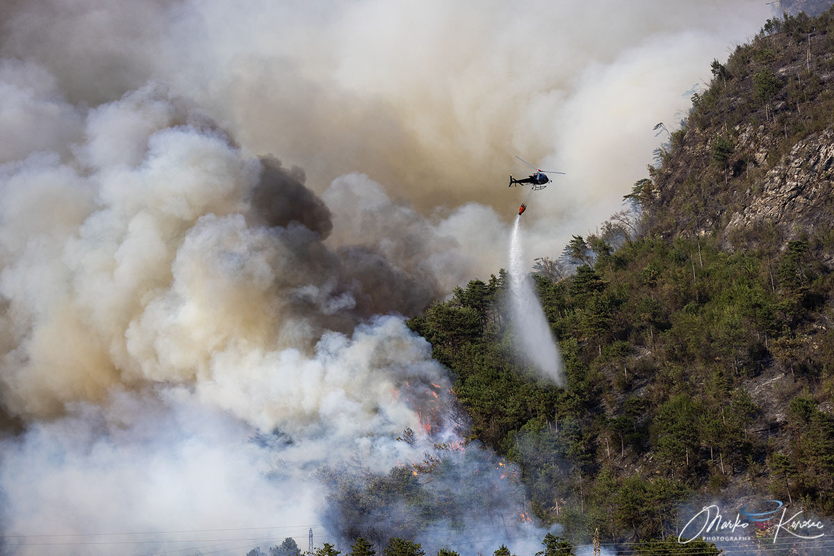 monte-amariana-wildfire-containment-tolmezzo-carnia-italy-august-2026-helicopter