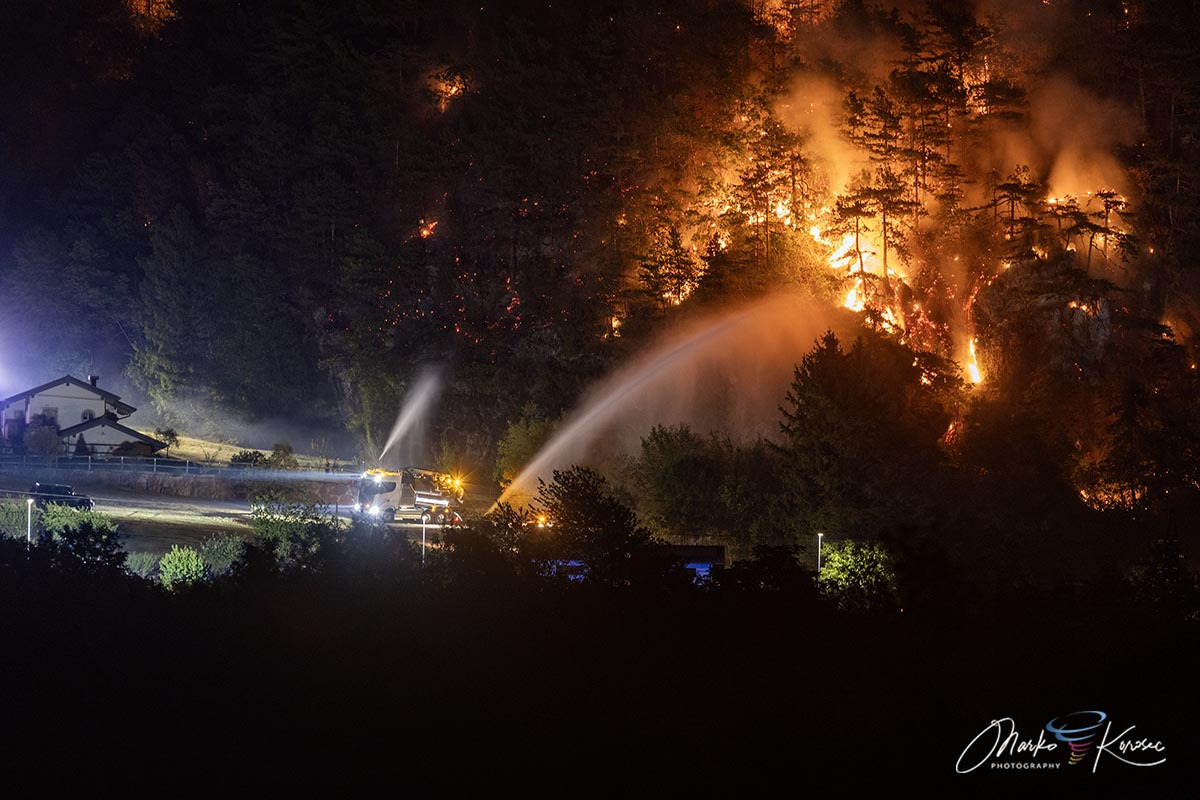 monte-amariana-wildfire-containment-tolmezzo-carnia-italy-august-2026-watering