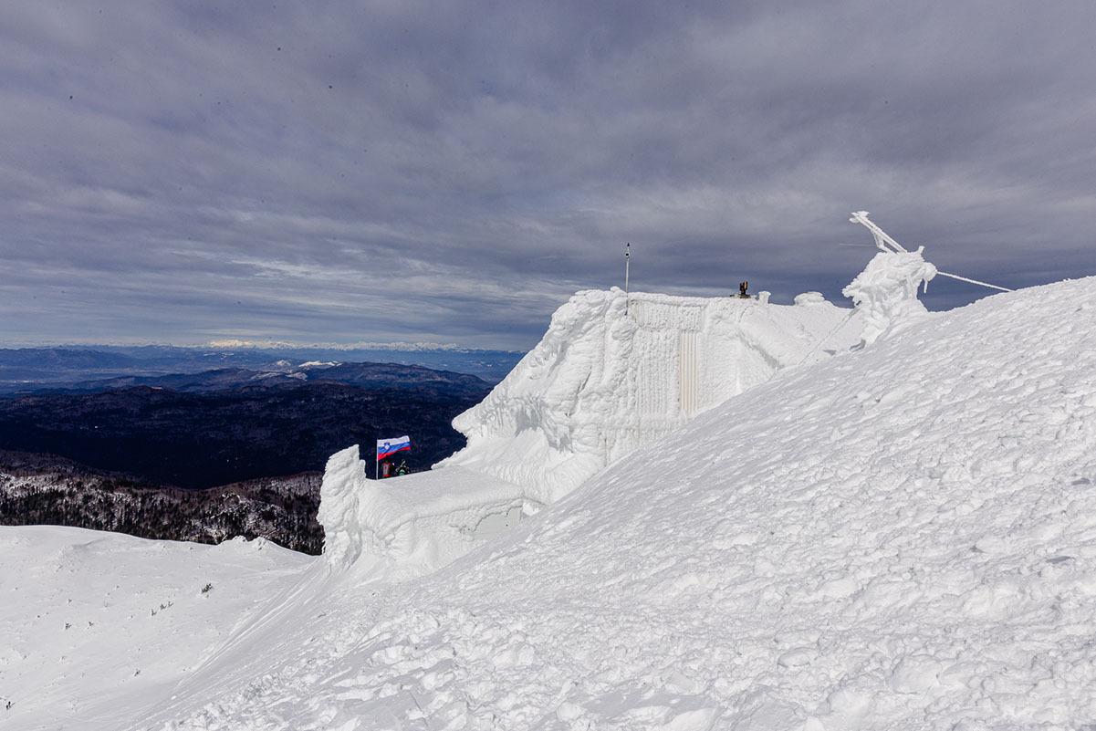 mountain-sneznik-freezing-rain-hard-rime-hut-weather-station