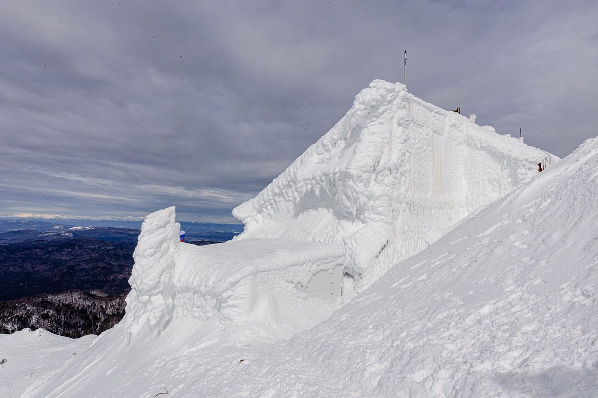 mountain-sneznik-freezing-rain-hard-rime-hut