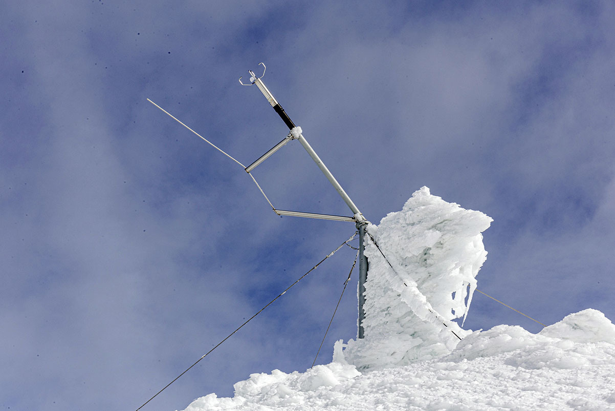 mountain-sneznik-freezing-rain-hard-rime-station