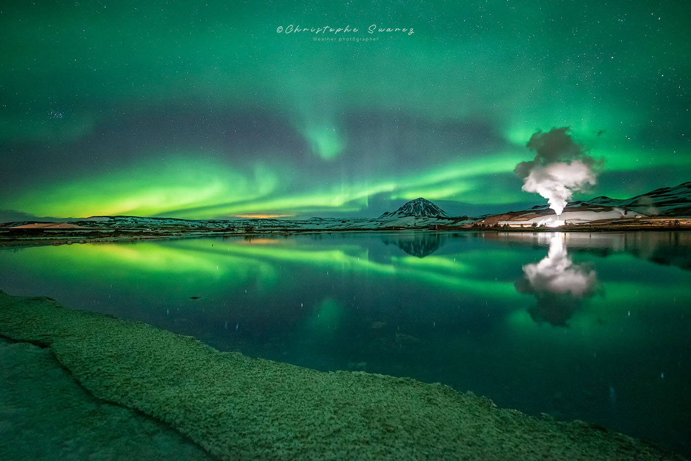 Aurore bor&eacute;ales au dessus de la zone g&eacute;othermique de M&yacute;vatn - Islande