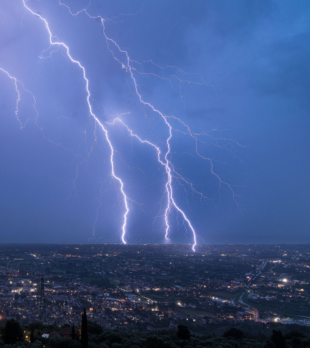 luca-vezosi-alba-versilia-lightning