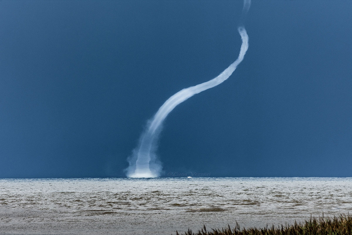 luca-vezosi-waterspout