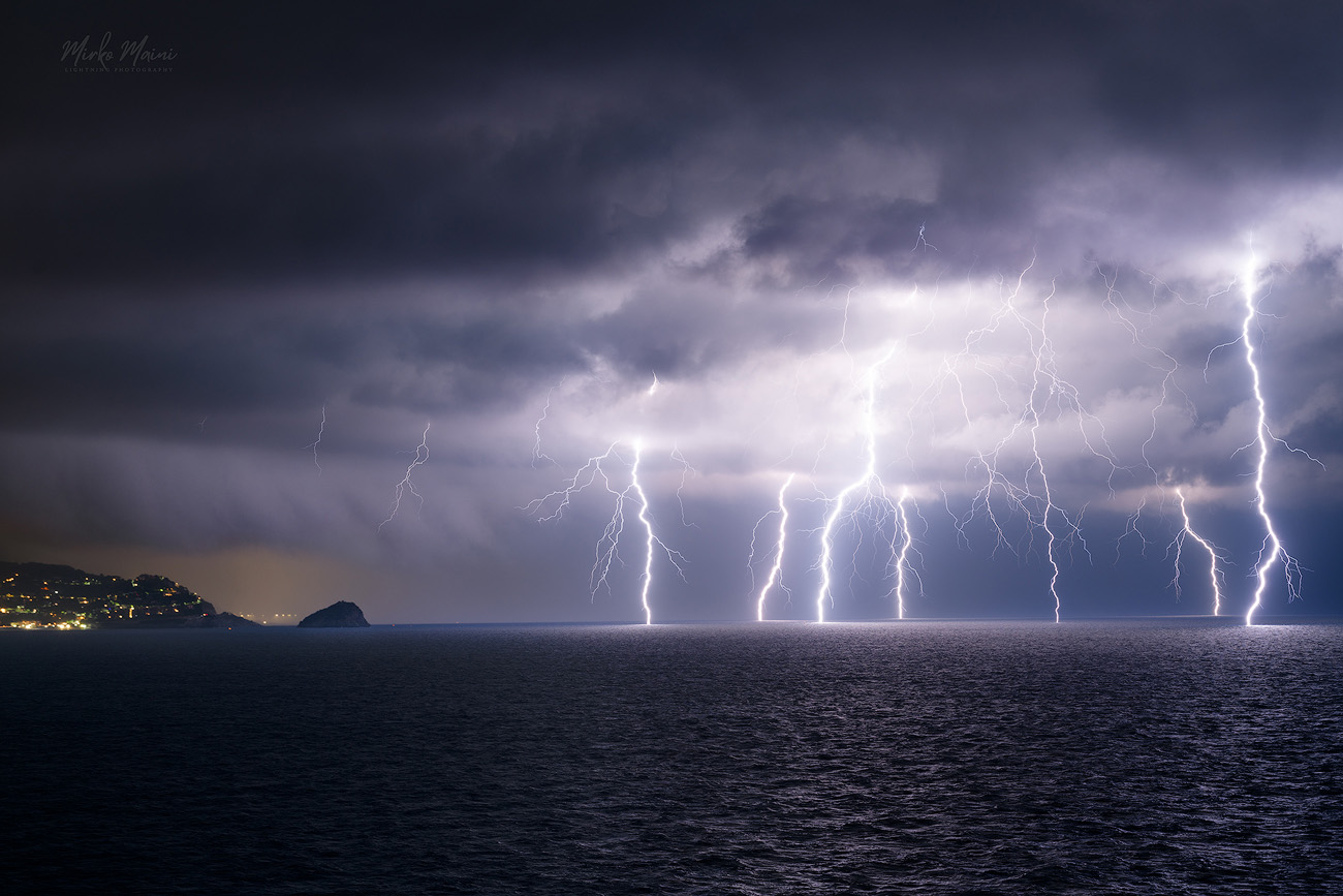 mirko-maini-lightning-distant-barrage