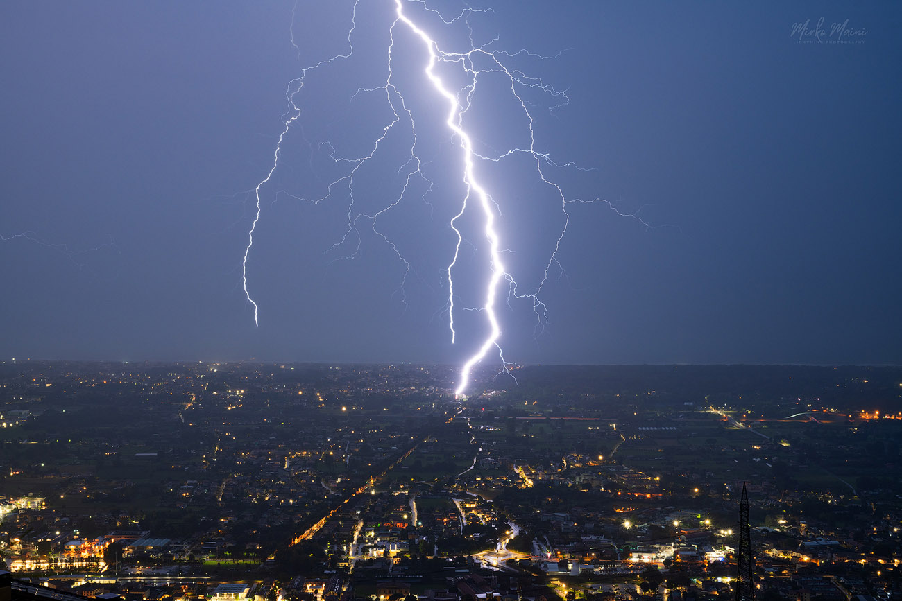 mirko-maini-lightning-single
