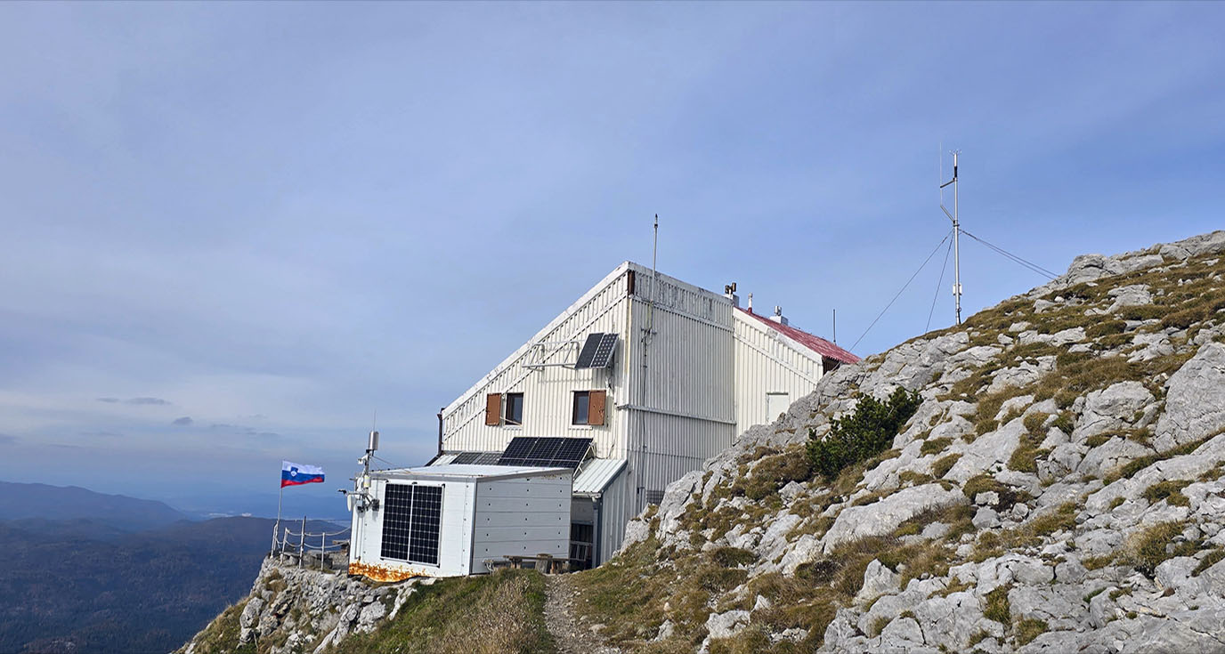 mountain-sneznik-freezing-rain-hard-rime-summer-hut