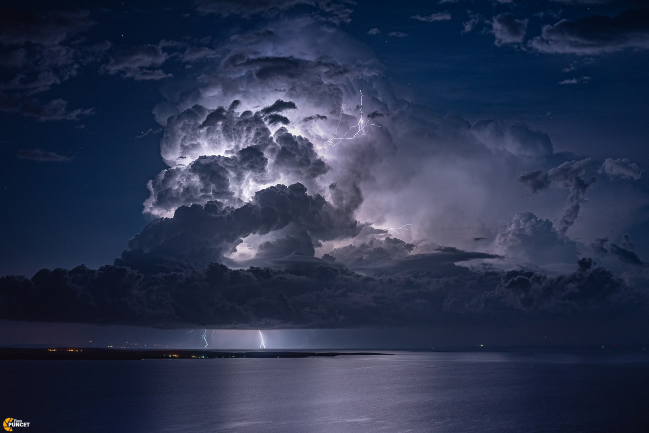 sandro-puncet-illuminated-tower