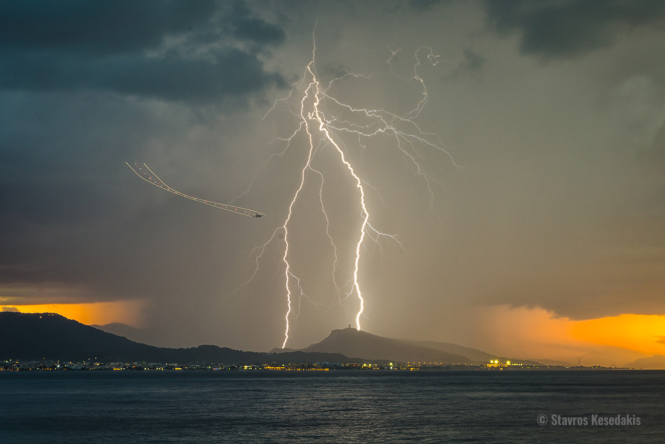 stavros-kesedakis-lightning-airplane