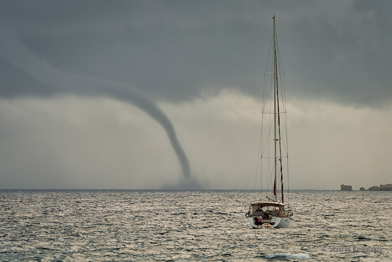 stavros-kesedakis-waterspout-boat