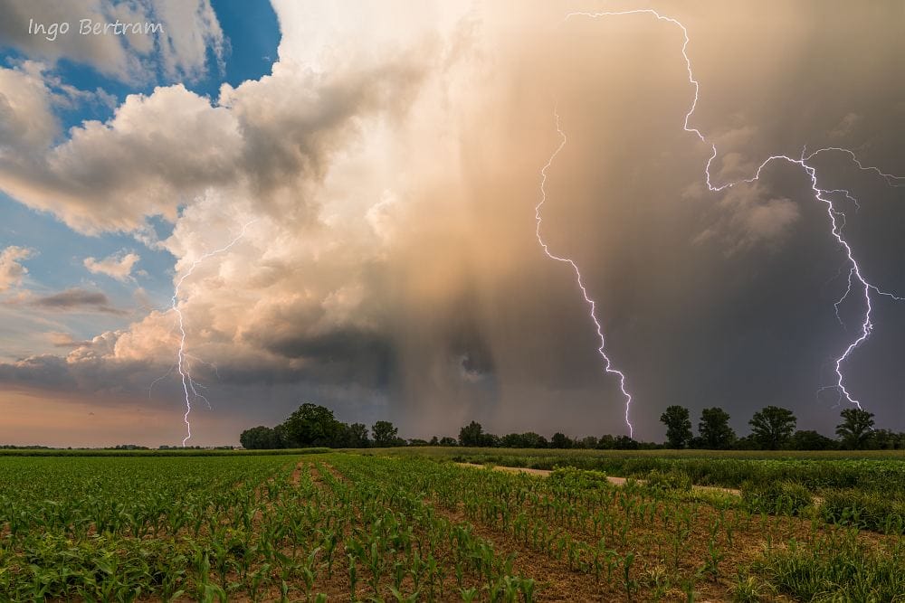 photo-contest-week-23-2021-ingo-bertram-lightning