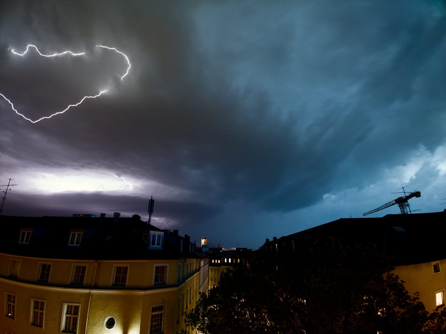 photo-contest-week-25-2021-09-Maximilian-Quellmalz-supercell-lightning