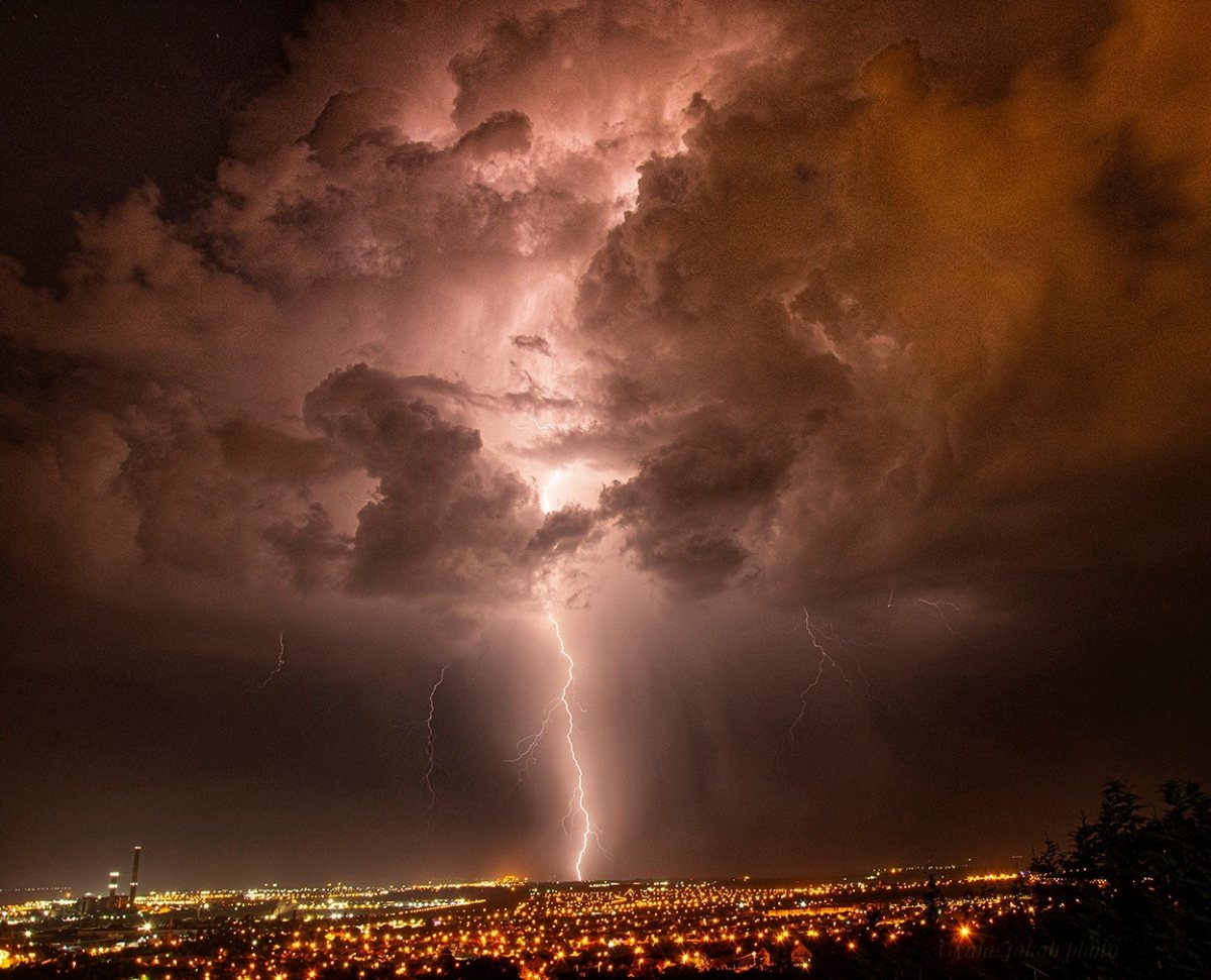 photo-contest-week-29-2021-Gyula-Csaba-Jakab-lightning-strike