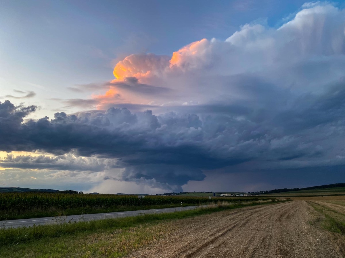 photo-contest-week-32-Kurt-Stechman-isolated-supercell