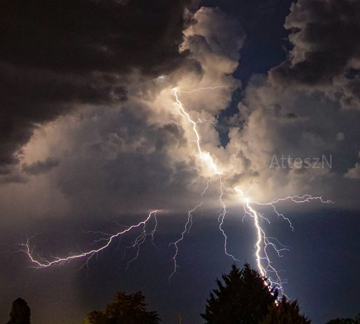 photo-contest-week-32-Nemes-Attila-lightning-bolt