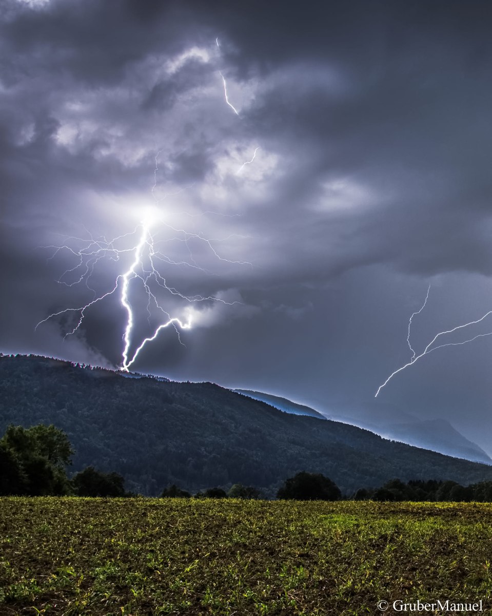 photo-contest-week-33-Manuel-Gruber-storm