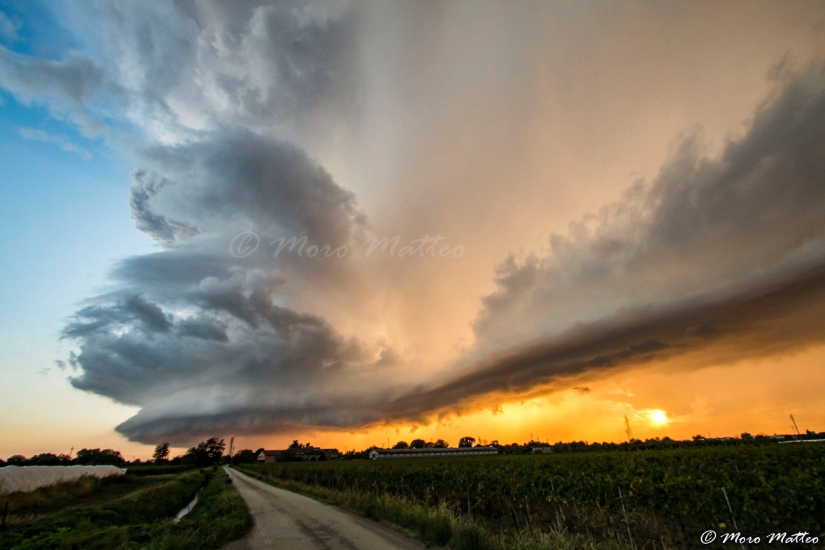 photo-contest-week-38-Matteo-Moro-sunset-supercell