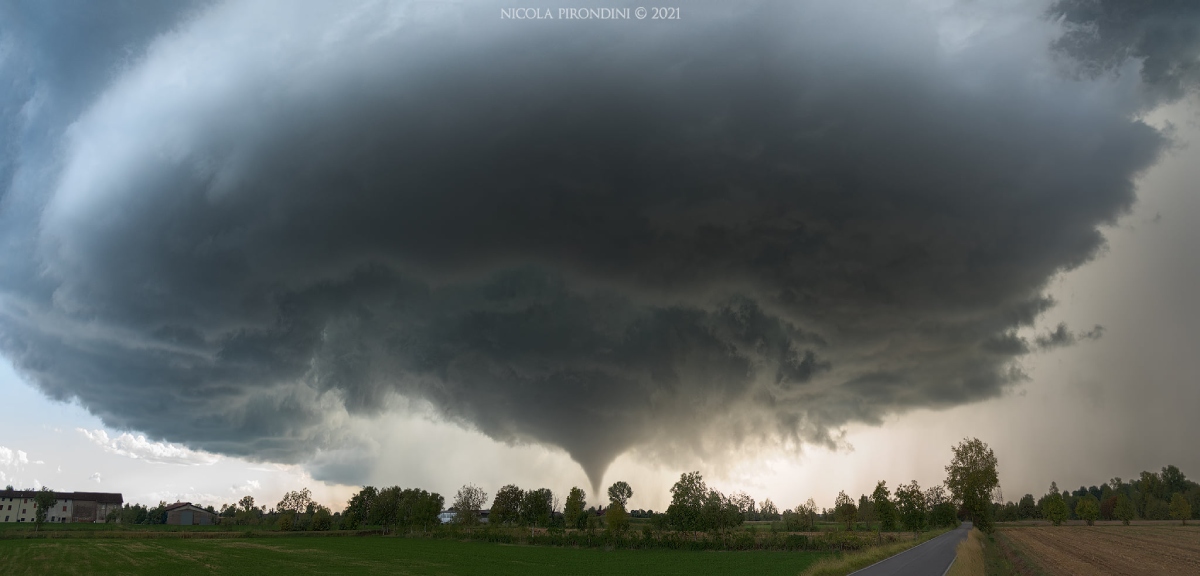 photo-contest-week-38-Nicola-Pirondini-tornado