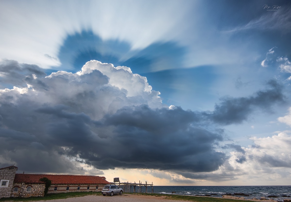 photo-contest-week-40-Maja-Kraljik-shadow-crepuscular-rays