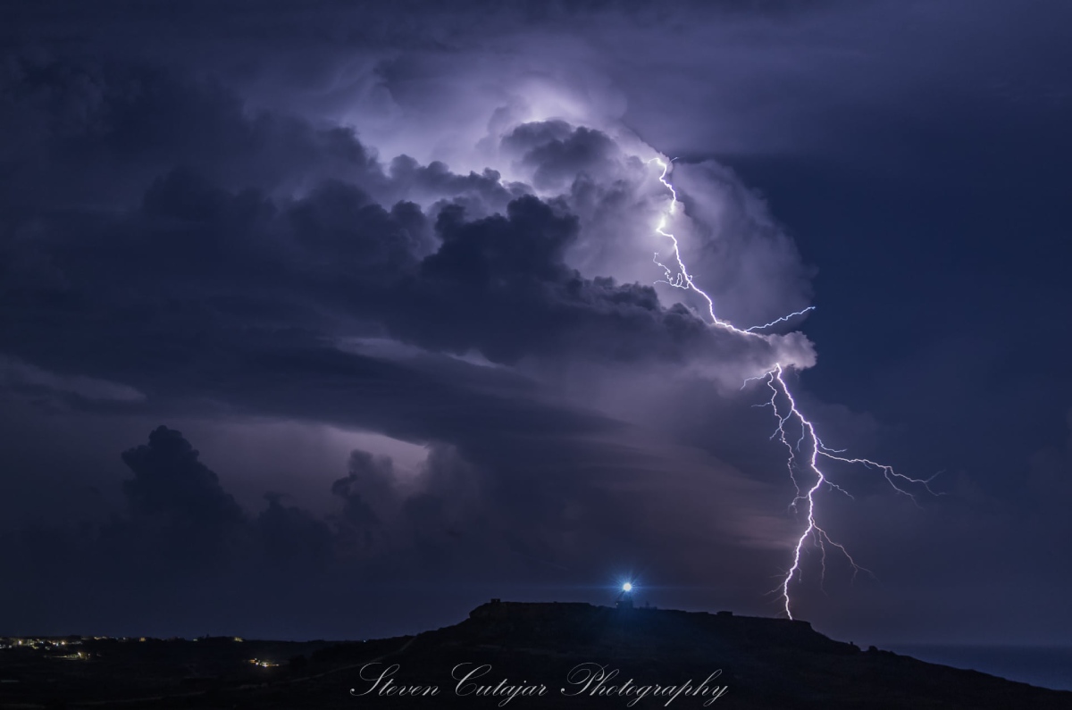photo-contest-week-40-Steve-Cutajar-positive-lightning-bolt
