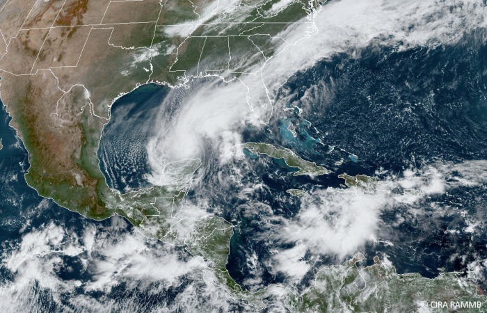 Atlantic-hurricane-season-geocolor-satellite