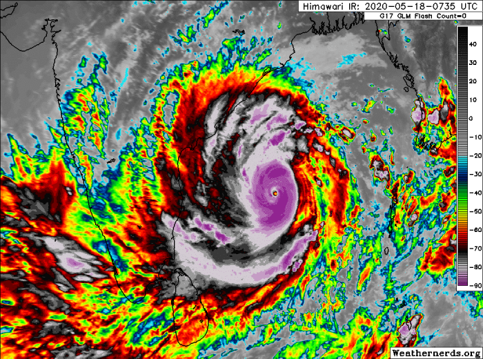 Himawari_1km_ir_202005180735_5.25_23.25_-290.50_-261.75_ir1_ltng17_hgwy_warn_weathernerds