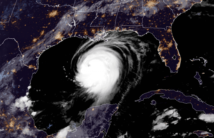 hurricane-laura-landfall-satellite-image