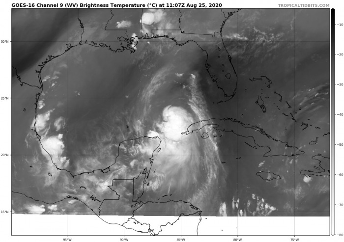 hurricane-laura-landfall-water-vapor-satellite