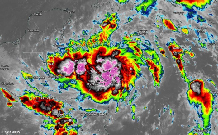 hurricane-zeta-yucatan-gulf-coast-infrared-satellite