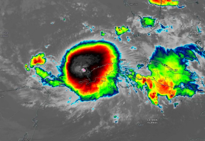 storm-theta-atlantic-hurricane-season-eta-satellite
