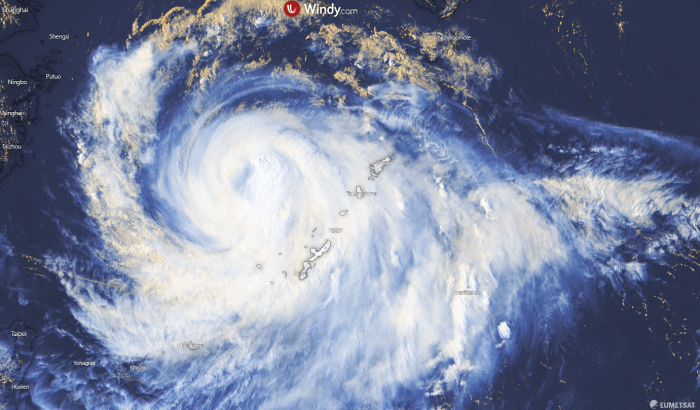 typhoon-bavi-visible-satellite