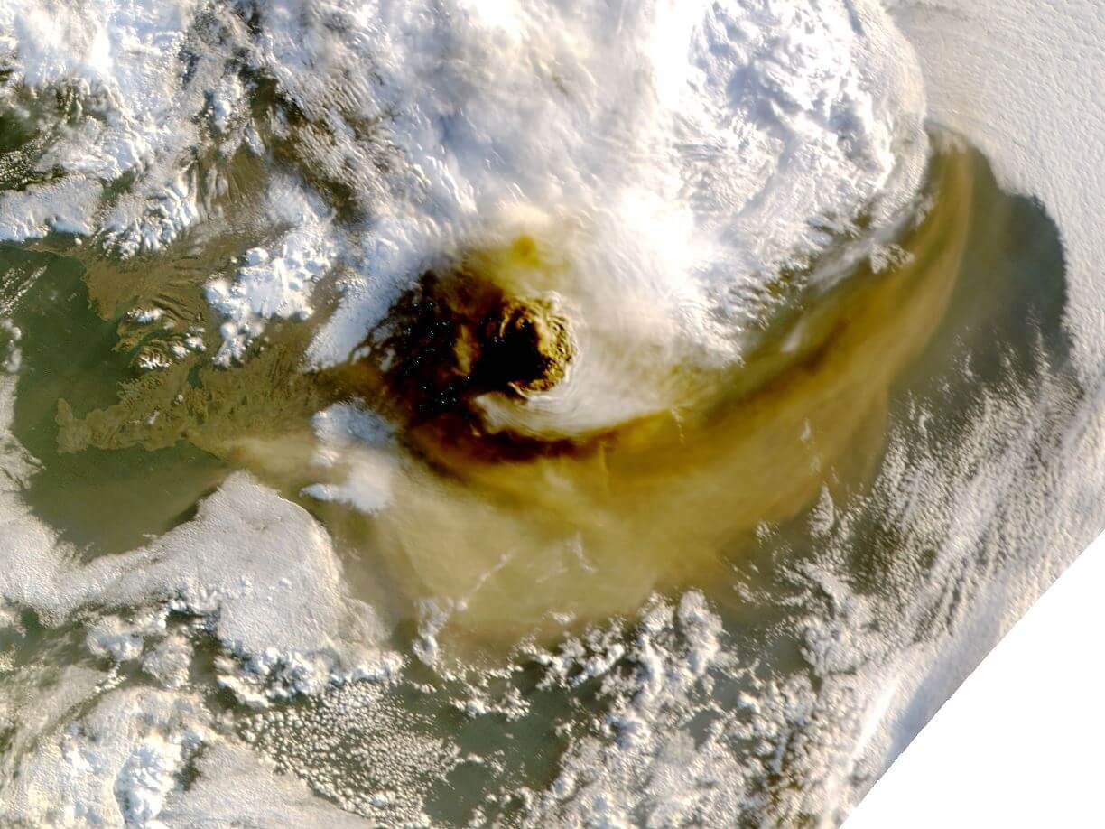 iceland-volcano-eruption-grimsvotn-2011-ash-cloud-satellite-image