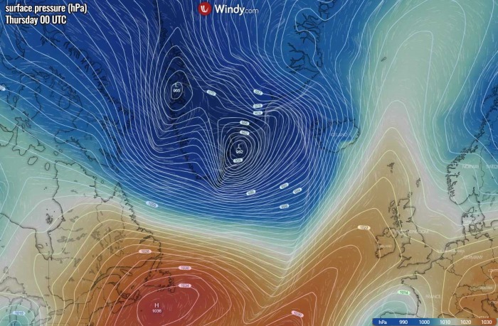 bombogenesis-cyclone-iceland-waves-pressure-thursday-morning