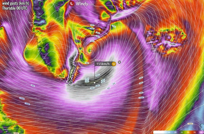 bombogenesis-cyclone-iceland-waves-winds-thursday-morning