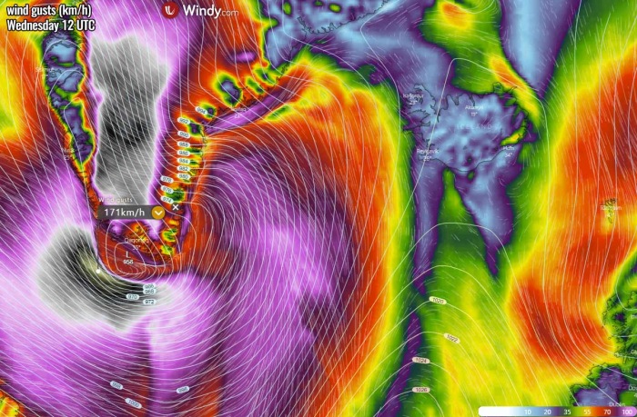 bombogenesis-cyclone-iceland-waves-winds-wednesday-afternoon