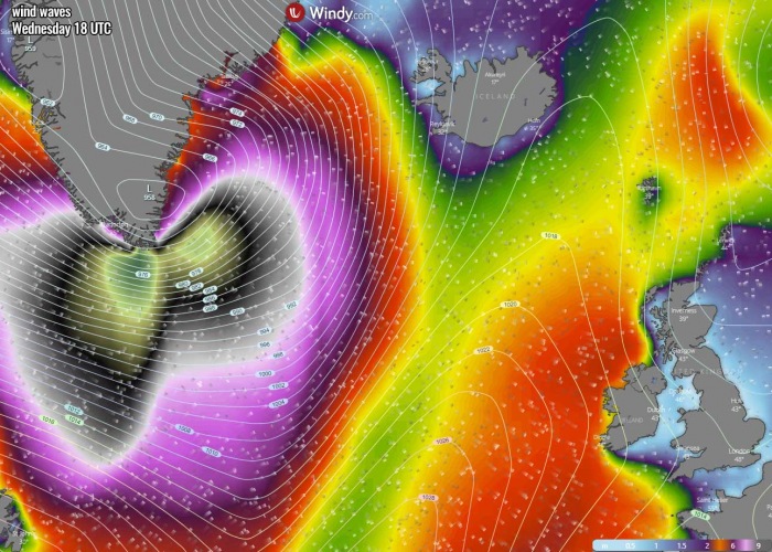 iceland-windstorm-waves-wednesday-evening