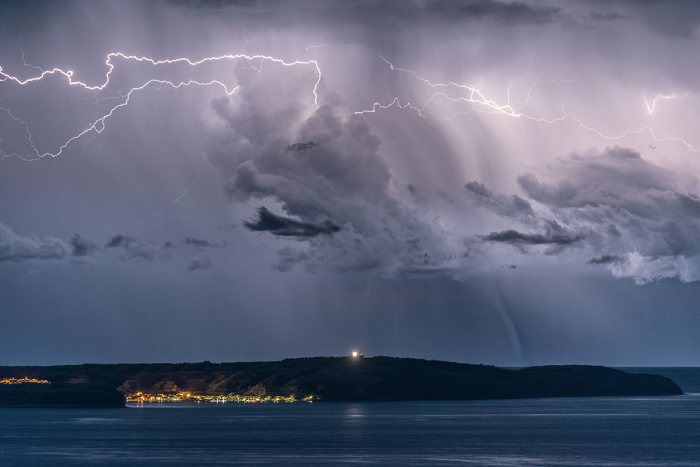 waterspout-adriatic-losinj-sandro-puncet