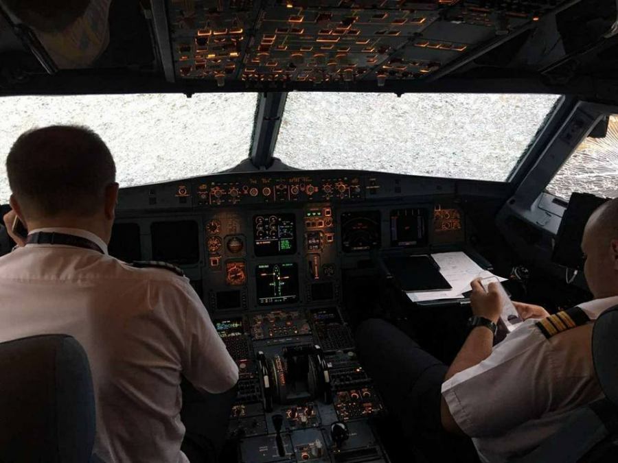 30072017_hailstorm_airplane_damage_2