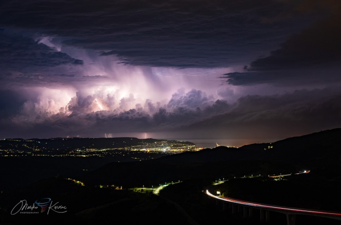 supercell-outbreak-lightning-towers