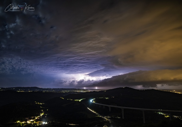 supercell-outbreak-shelf-lightning