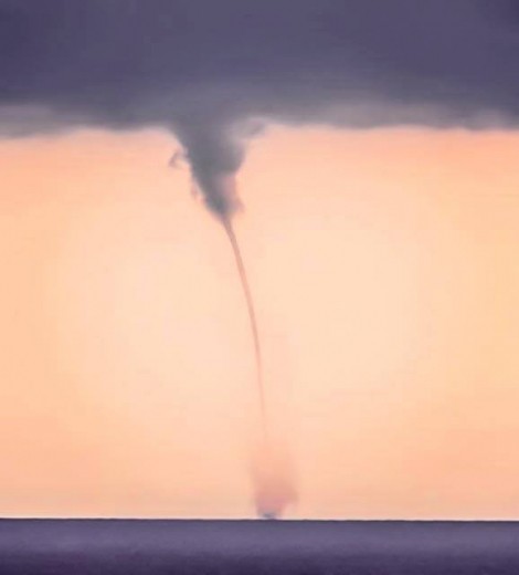 03102017_waterspout_Malta_Stefan_Mintof
