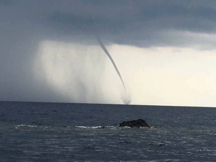 03102017_waterspout_Ustica_Sicily_Cavallaro_Valerio_1